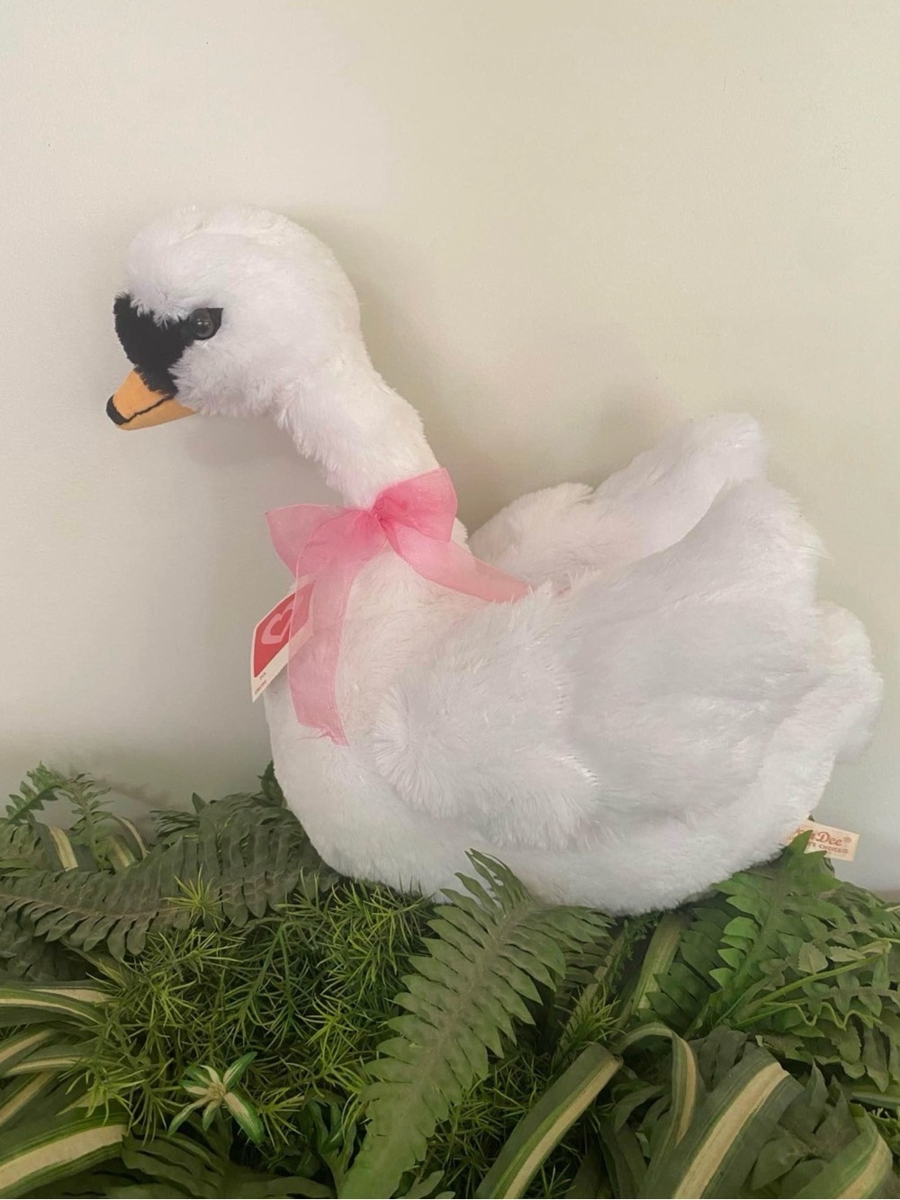 New Dander Plush Swan - Picture 4 of 9